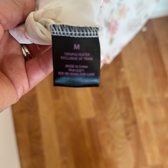 Beautiful summer dress perfect for picnic or barbecue. New withtags - Picture 6 of 9